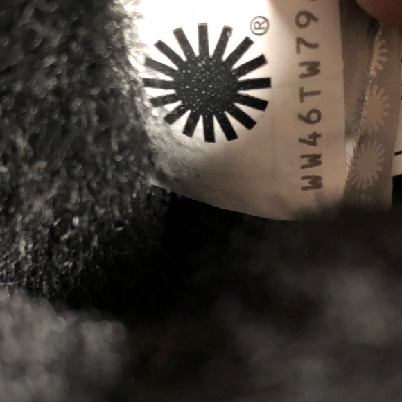 Sz 6 Ugg Lilou Charms Tassel Short Boots - Picture 6 of 8